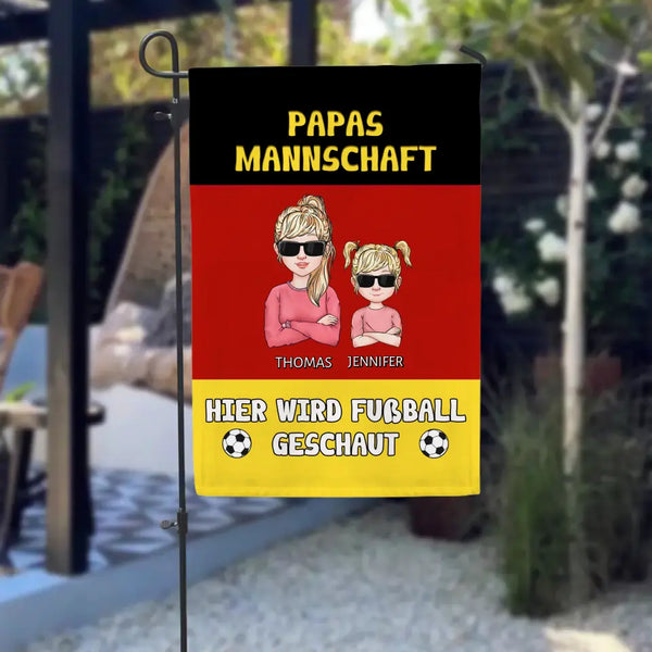 Papas Mannschaft - Personalisierte Gartenflagge zur Fußball EM für Fans