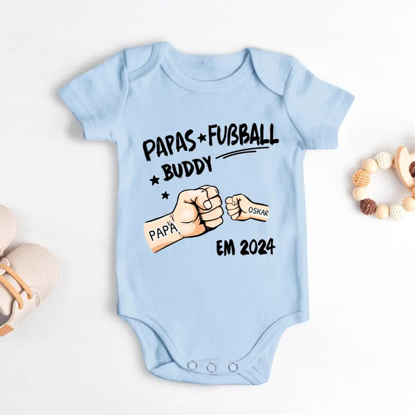 Papas Fußball Buddy - Personalisierter Babybody zur Fußball EM 2024