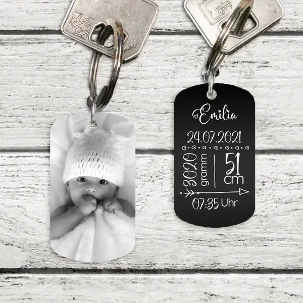 Zur Geburt - Personalisierter Schlüsselanhänger für Eltern mit Foto (Gravur - Schwarz/Weiß)