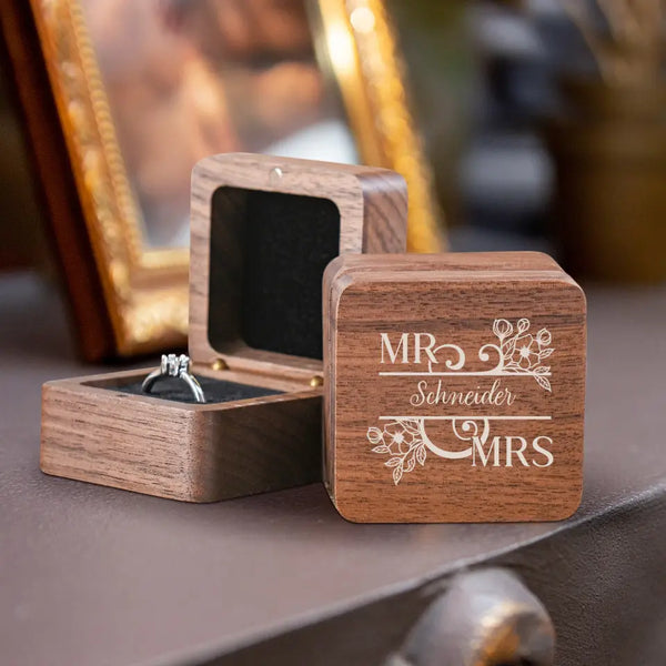 Liebe - Personalisierte Ringbox aus Holz für Verlobung und Hochzeit