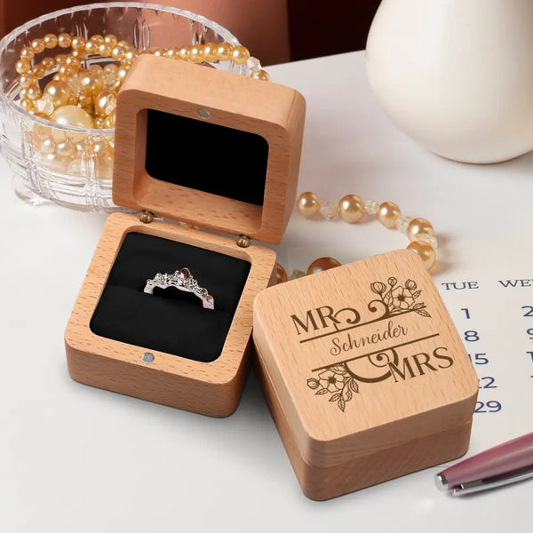 Liebe - Personalisierte Ringbox aus Holz für Verlobung und Hochzeit