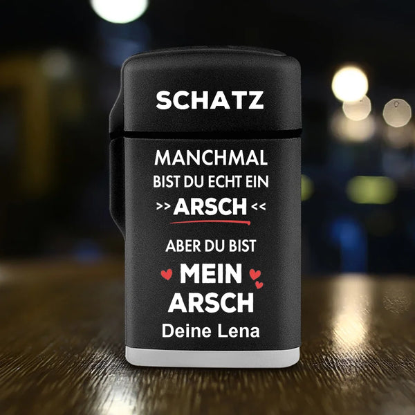 Personalisiertes schwarzes Sturmfeuerzeug mit deinem Design - gefertigt von Love & Faith