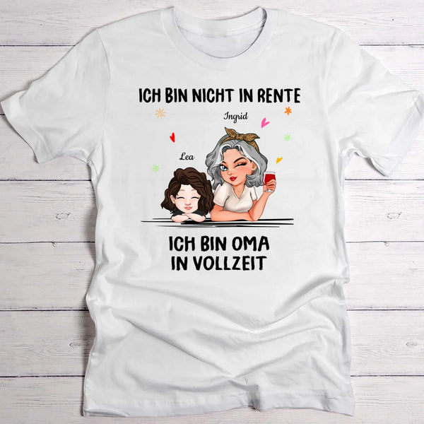 weißes T-Shirt mit personalisierbarer Illustration mit Oma Opa und Enkeln - gedruckt von Love & Faith