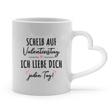 Personalisierbare Tasse Henkel in Herzform mit eigenem Spruch, Illustration und Namen - gefertigt von Love & Faith